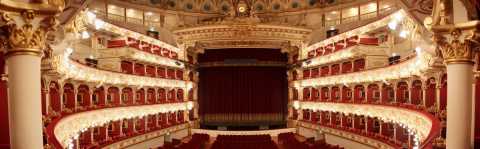 Bari, il Petruzzelli apre le porte ai visitatori: ogni weekend tour alla scoperta del teatro